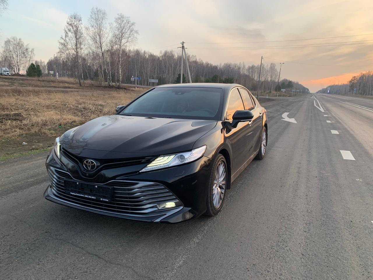 Toyota Camry 2018 черная