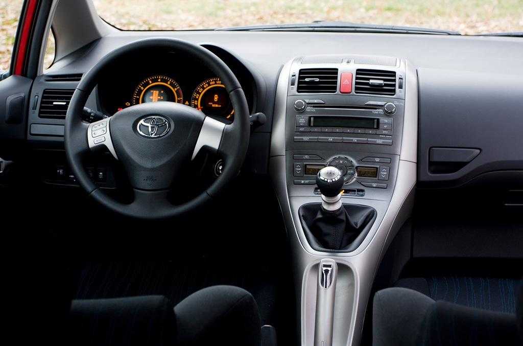 Toyota corolla / auris e180 с пробегом: недостатки и слабые места