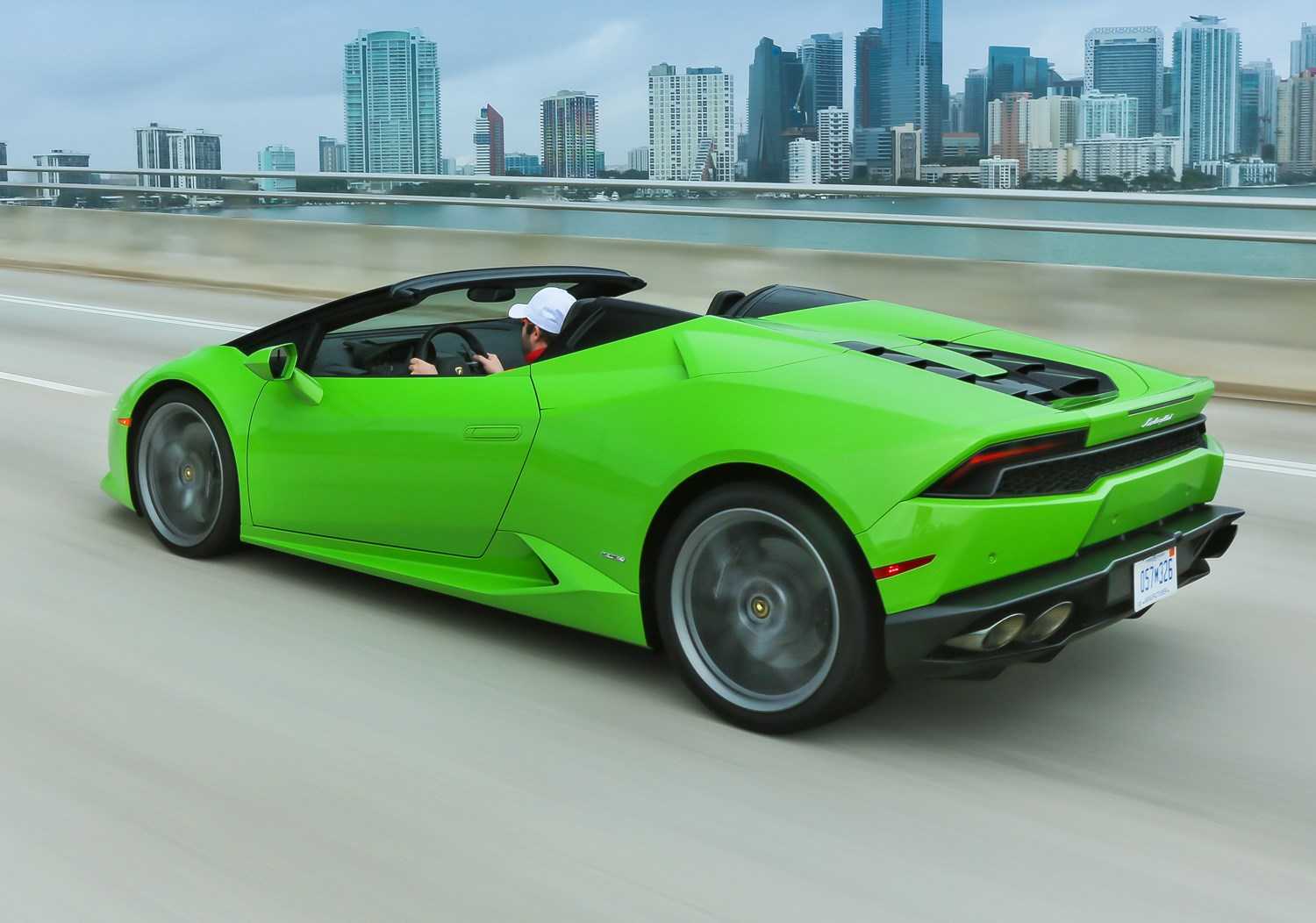 Lamborghini huracan: обзор модели, которая помогла бренду выжить