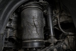 Замена пневмобаллона подвески: признаки, этапы и особенности
