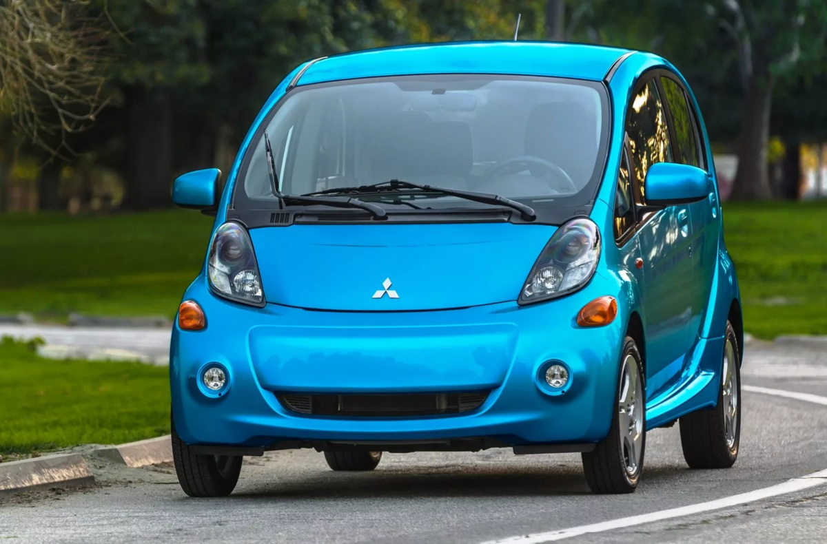 Ай характеристики. Mitsubishi i MIEV. Мицубиси электромобиль MIEV. Электрокар Mitsubishi i-MIEV. Mitsubishi i MIEV 2006.