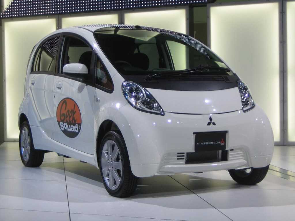 Маленькая машина Митсубиси MIEV