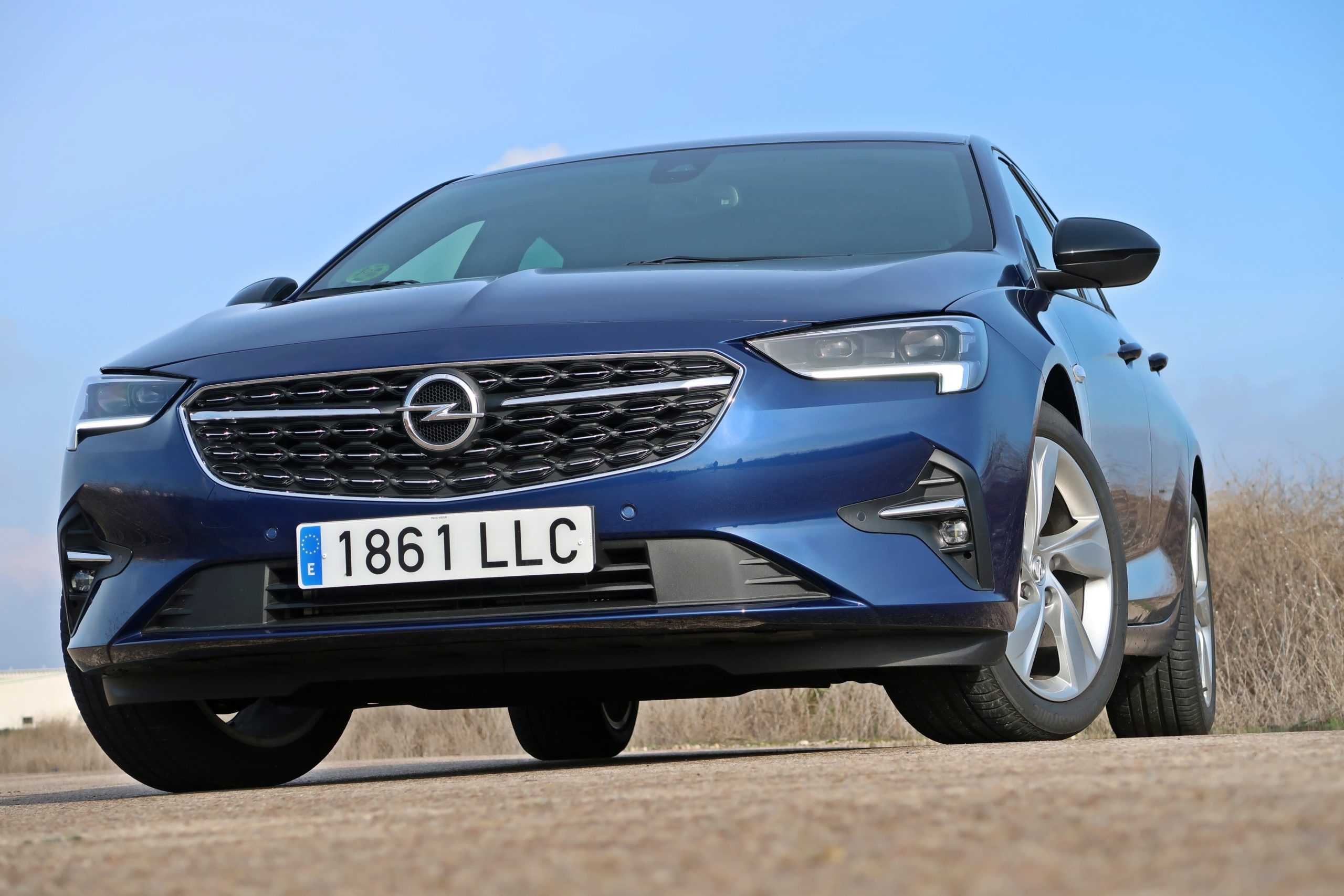 Технические характеристики 2го поколения Opel Insignia Country Tourer, стоимость и обзор с фотографиями