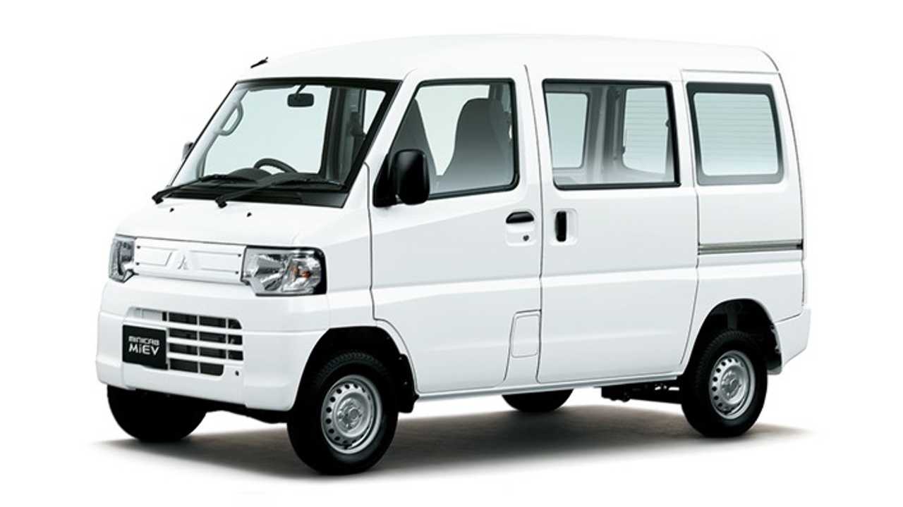Обзор электромобиля Mitsubishi iMiEV  фото Мицубиси айМиев и характеристики Митсубиси iMiEV Цена Mitsubishi iMiEV и отзывы его владельцев