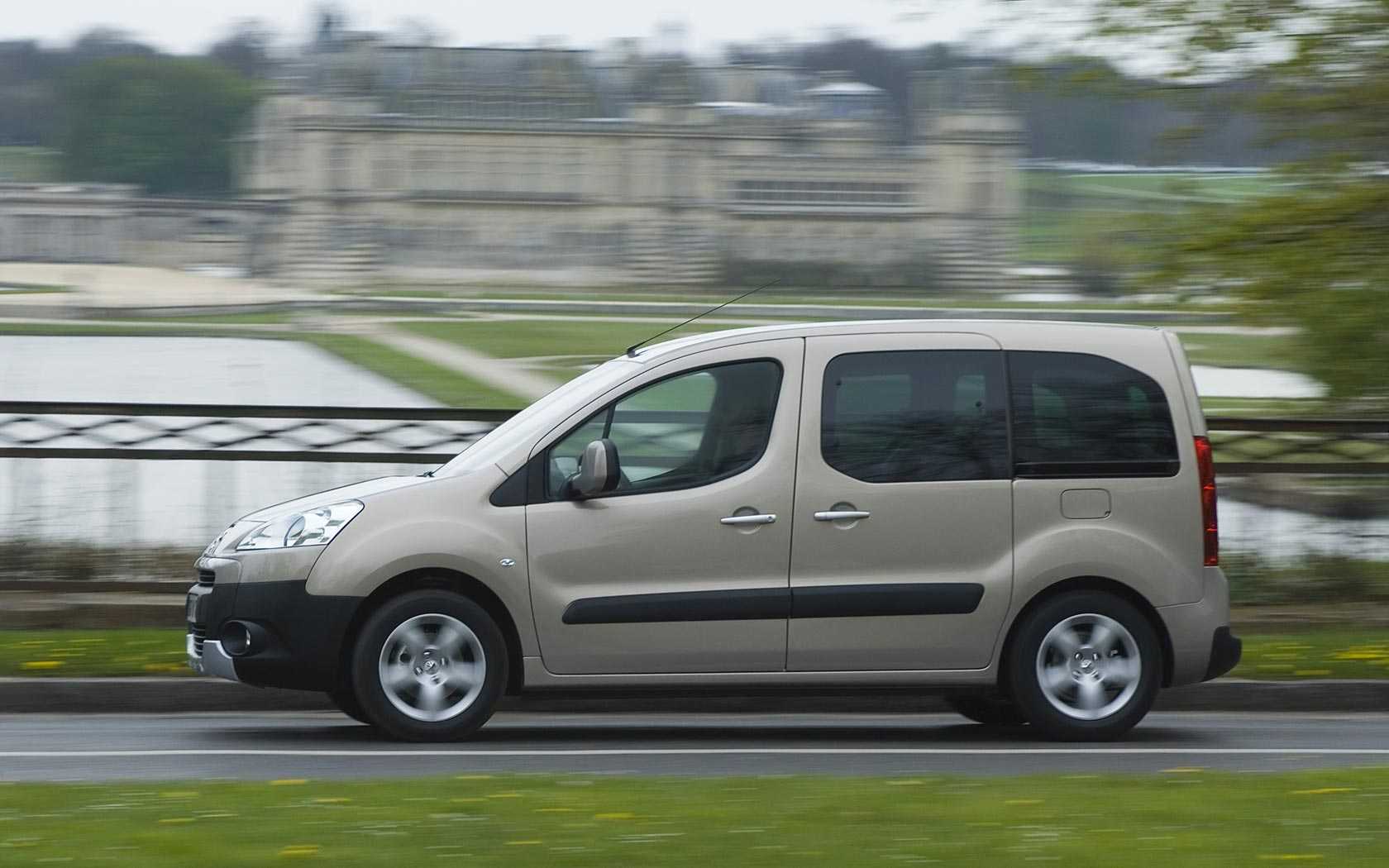 Тест-драйв peugeot partner crossway 1.6 at: правильный француз, опоздавший на 10 лет - журнал движок.