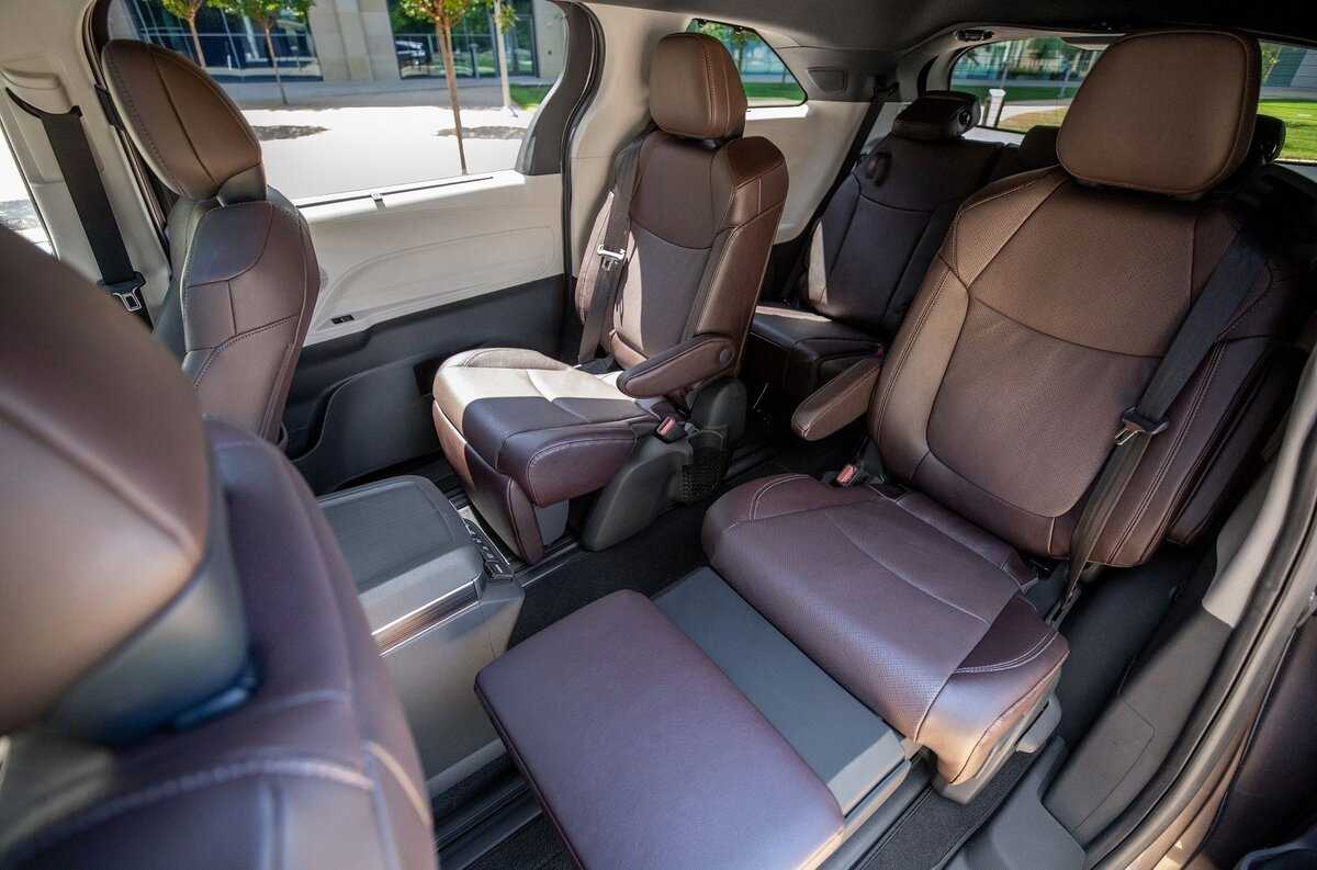 Toyota Sienna 2022 интерьер