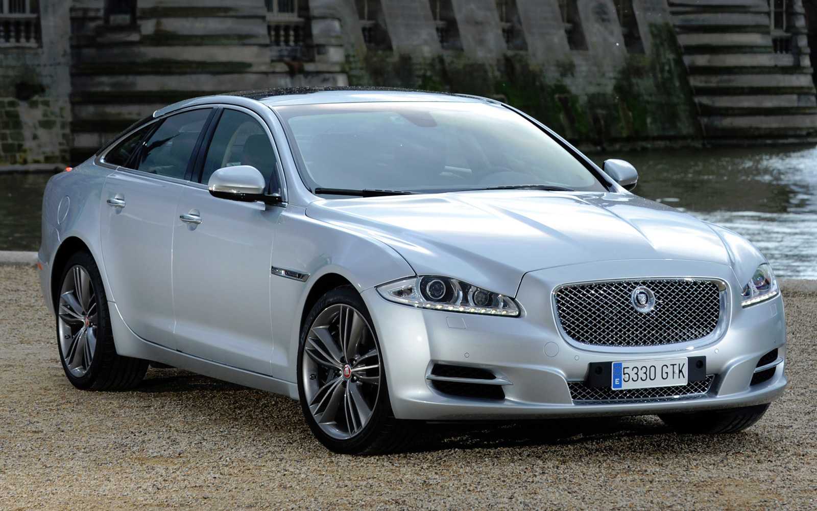 Jaguar xj: поколения, кузова по годам, история модели и года выпуска, рестайлинг, характеристики, габариты, фото - carsweek