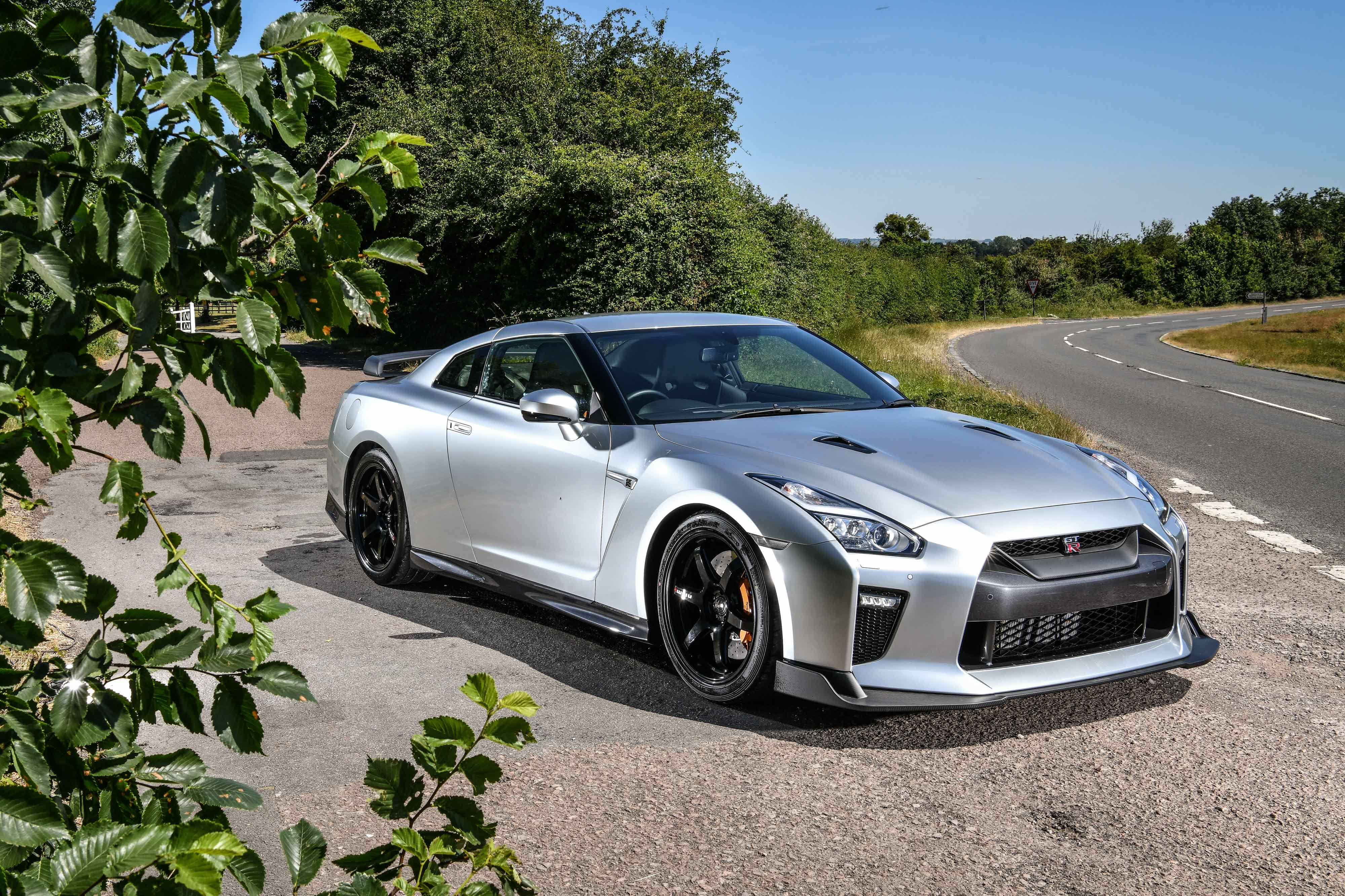 Отзывы реальных владельцев Nissan GTR, описание достоинств и недостатков