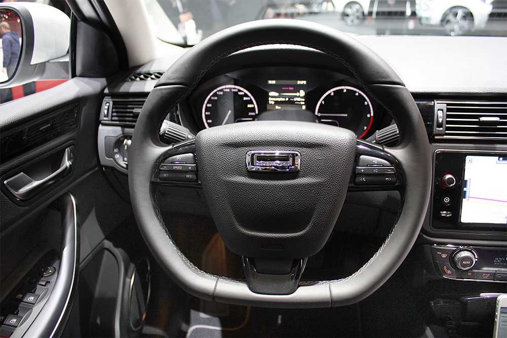 Qoros 3: первый кроссовер компании