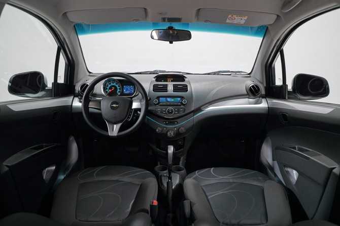 Перечень технических характеристик Шевроле Спарка 4 М400, оснащение и стоимость Детальный обзор Chevrolet Spark 4 M400 с фотографиями